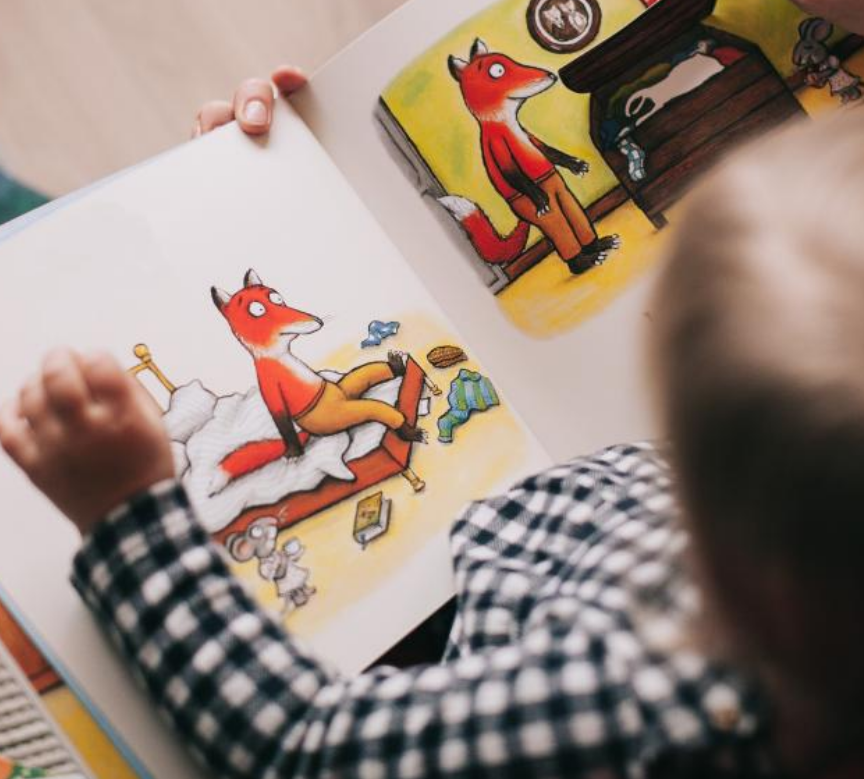 enfant qui lit